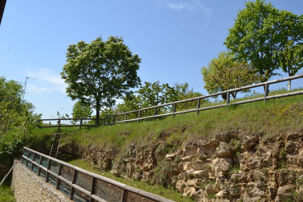 ロニーゴ Casale La Rocchetta Bed & Breakfast エクステリア 写真
