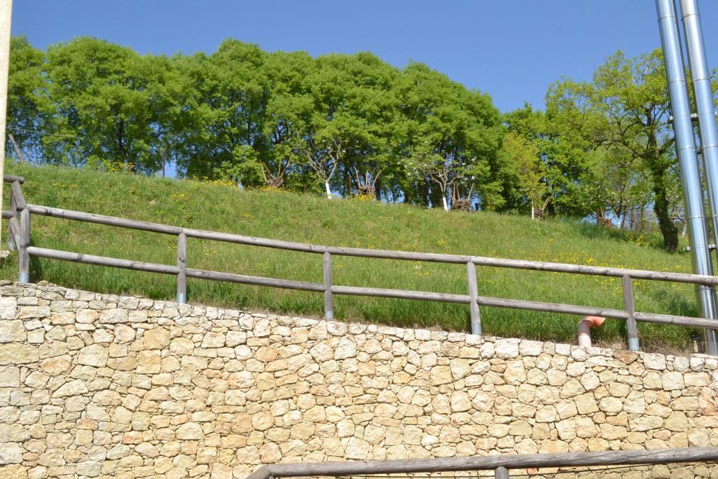 ロニーゴ Casale La Rocchetta Bed & Breakfast エクステリア 写真