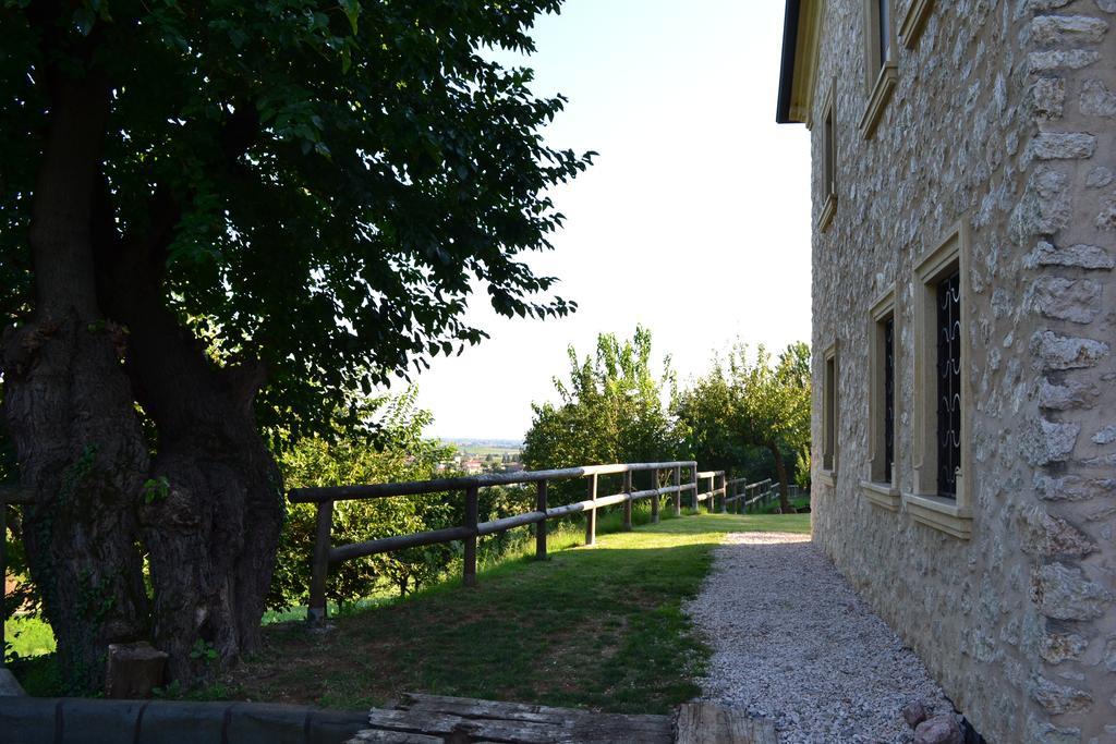 ロニーゴ Casale La Rocchetta Bed & Breakfast エクステリア 写真
