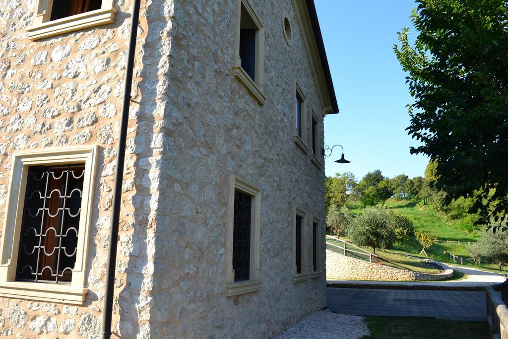 ロニーゴ Casale La Rocchetta Bed & Breakfast エクステリア 写真