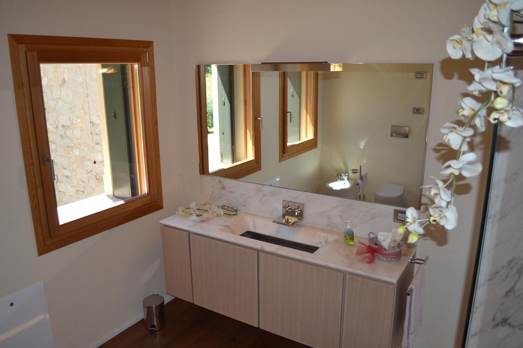 ロニーゴ Casale La Rocchetta Bed & Breakfast エクステリア 写真