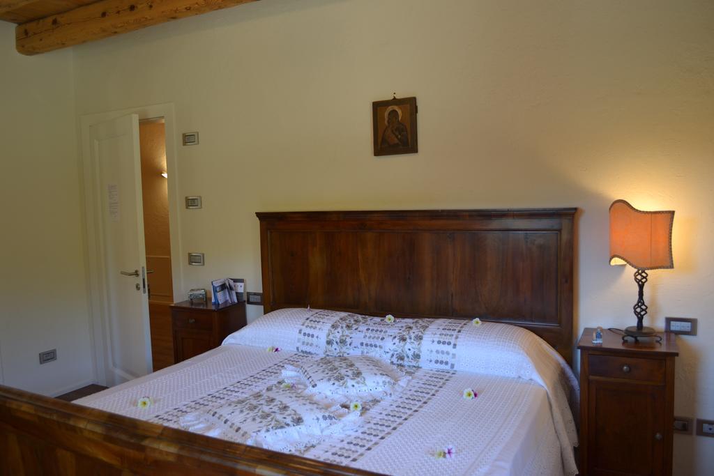 ロニーゴ Casale La Rocchetta Bed & Breakfast エクステリア 写真