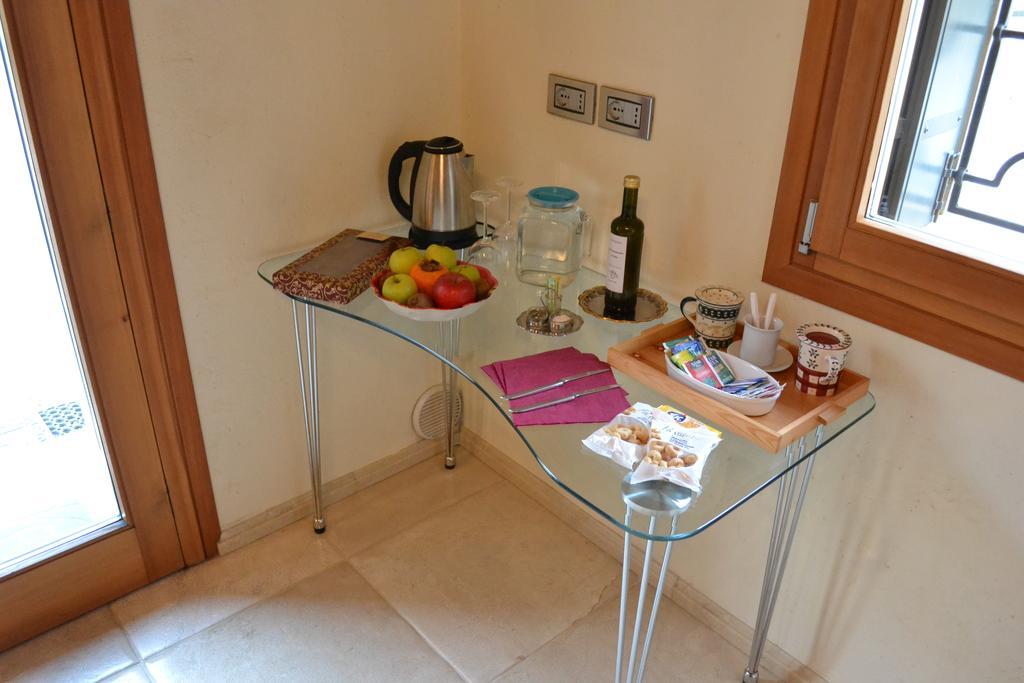 ロニーゴ Casale La Rocchetta Bed & Breakfast エクステリア 写真