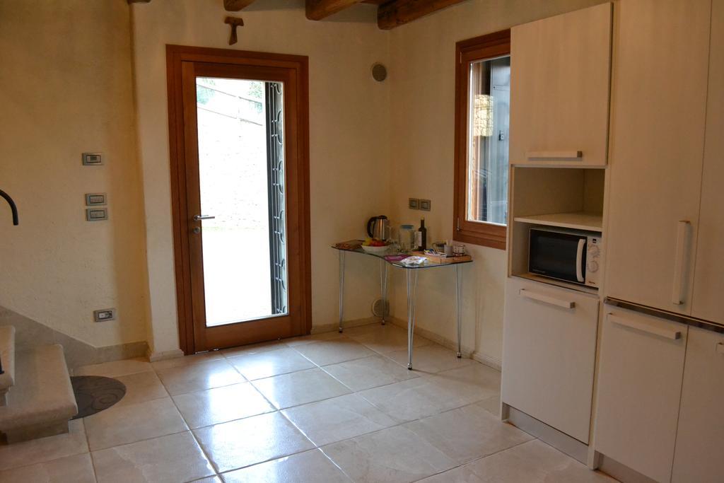 ロニーゴ Casale La Rocchetta Bed & Breakfast エクステリア 写真