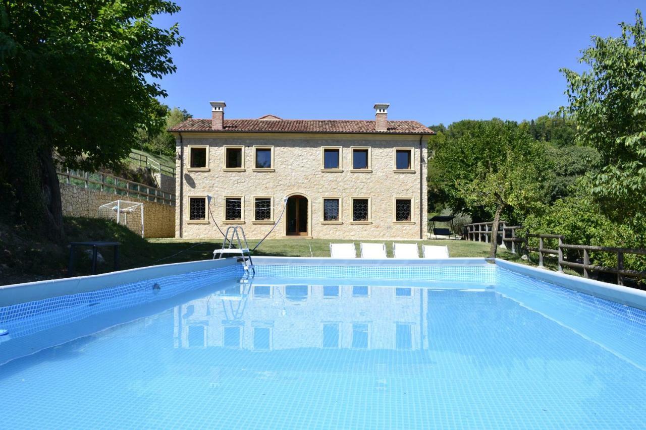 ロニーゴ Casale La Rocchetta Bed & Breakfast エクステリア 写真