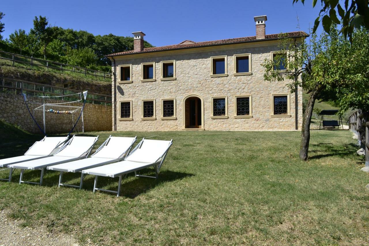 ロニーゴ Casale La Rocchetta Bed & Breakfast エクステリア 写真